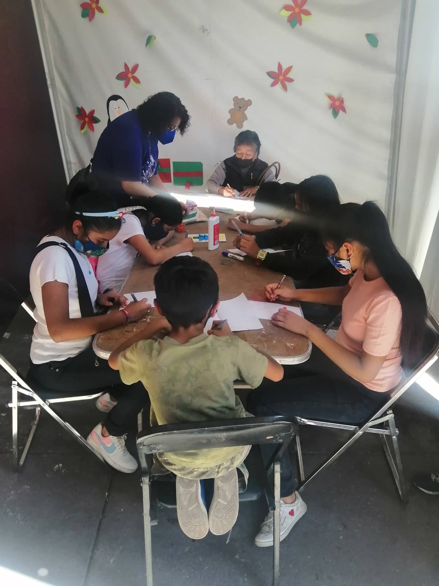 Agradecemos a l@s asistentes que participaron el día de ayer en los talleres gratuitos de Lombricomposta y jardín polinizador, Fomento a la lectura y Hula Hoop de la FAROTláhuac, en colaboración con la #VerbenaNavideña y #ReddeFAROS
<a href="/CulturaCiudadMx/">Secretaría de Cultura de la Ciudad de México</a> 
<a href="/Claudiashein/">Claudia Sheinbaum Pardo</a> 
<a href="/FarosEnRed/">Red de Faros, Cultura Comunitaria Ciudad de México</a>