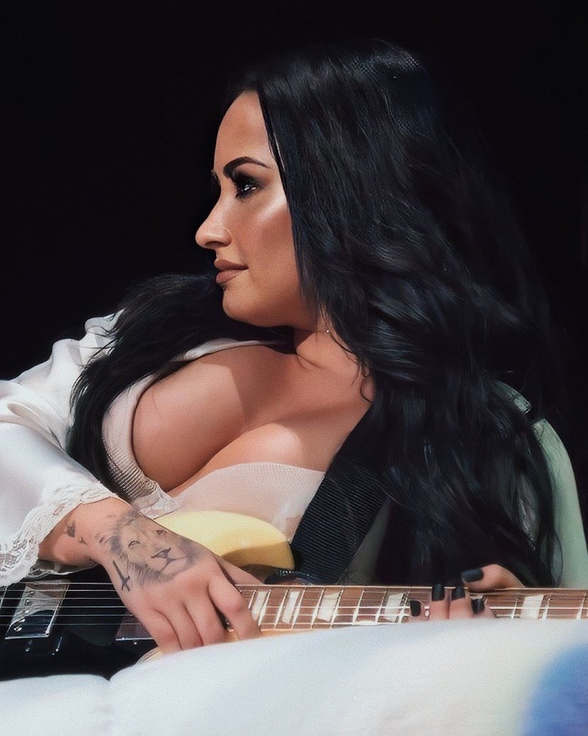 isparklelovato's tweet photo. demi lovato is just something else https://t.co/hNZeNPUtoX