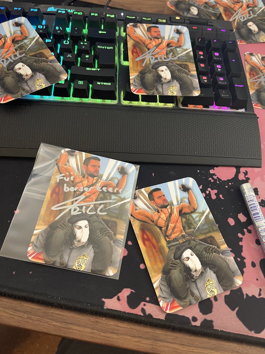 TrilluXe's tweet photo. Mails und Pakete der #STREAMZEMBER Gewinner gehen jetzt nach und nach raus. Letzten 3 Stunden wurde fleißig vorgepackt. 😄 https://t.co/YrmX8EpNh5