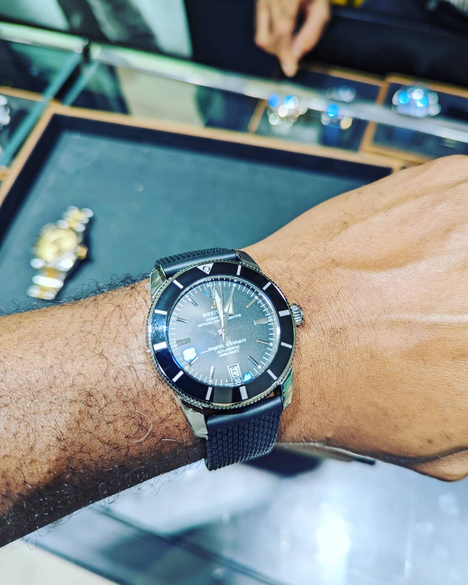 JUDAHontheBEATS's tweet photo. It's been one of them days. 😩🤮
Thank you to my good man Ben at Bijoux Jewelers for opening his store and treating me well each and every time. That no VAT hit different when that knock off extra cause your a valued customer.
#watchfanatic #watchelovers #watchoftheweek https://t.co/rLVfZqtEI9