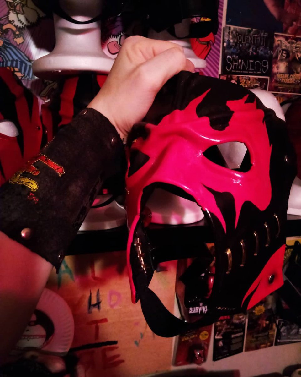 Godlike_Virus's tweet photo. When you've been #burned as many times as I have in the past...the choice of wearing a mask simply feels natural.
🔥🔥🔥🔥🔥
#BigFreakNMachine #FreaksAreCool https://t.co/oU10jLb1fP