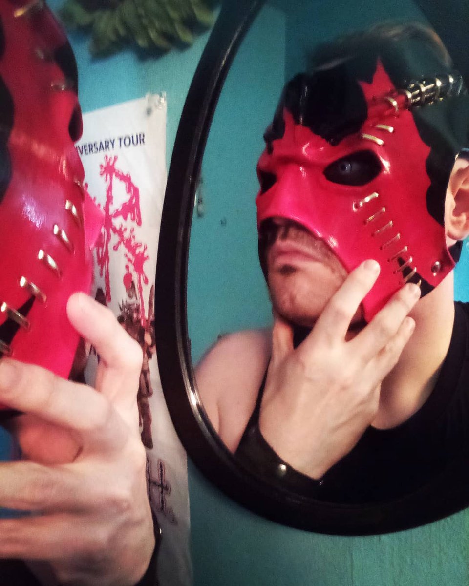 Godlike_Virus's tweet photo. When you've been #burned as many times as I have in the past...the choice of wearing a mask simply feels natural.
🔥🔥🔥🔥🔥
#BigFreakNMachine #FreaksAreCool https://t.co/oU10jLb1fP