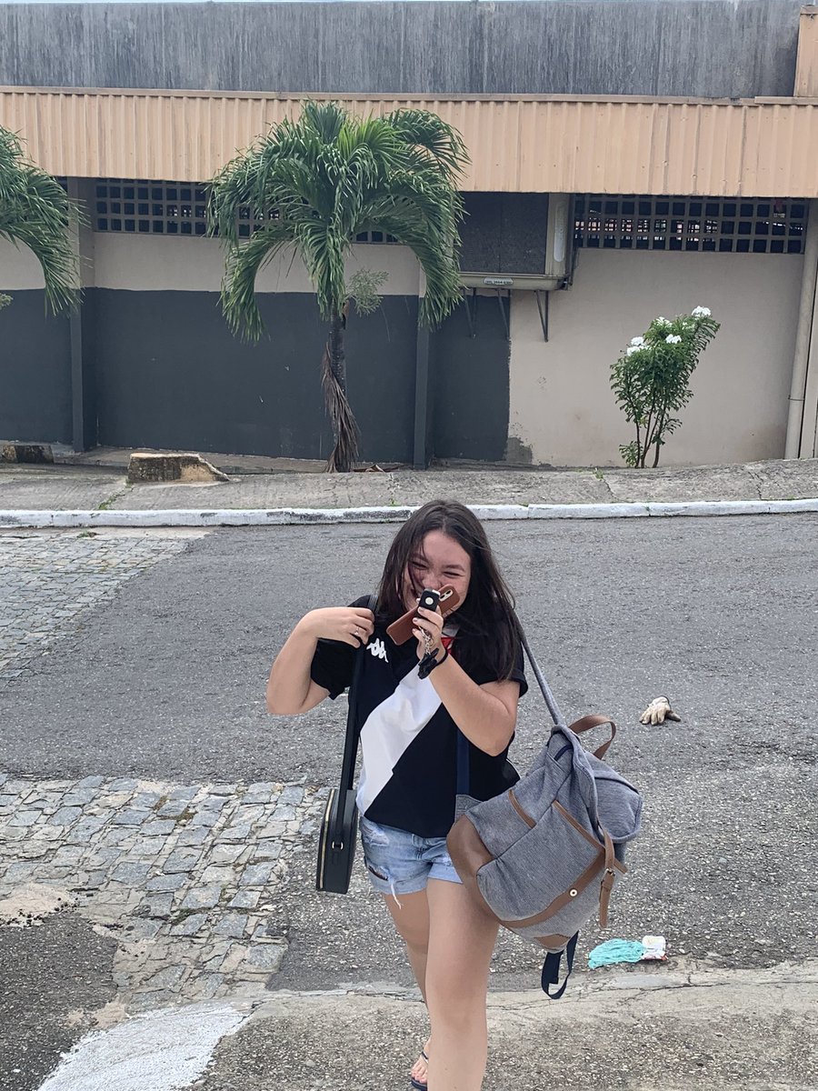 otonhos's tweet photo. Começou o namoro dizendo que torcia pro time do mal.

Olha como ela chega hj em dia aqui em casa: https://t.co/8GOMcOMBME