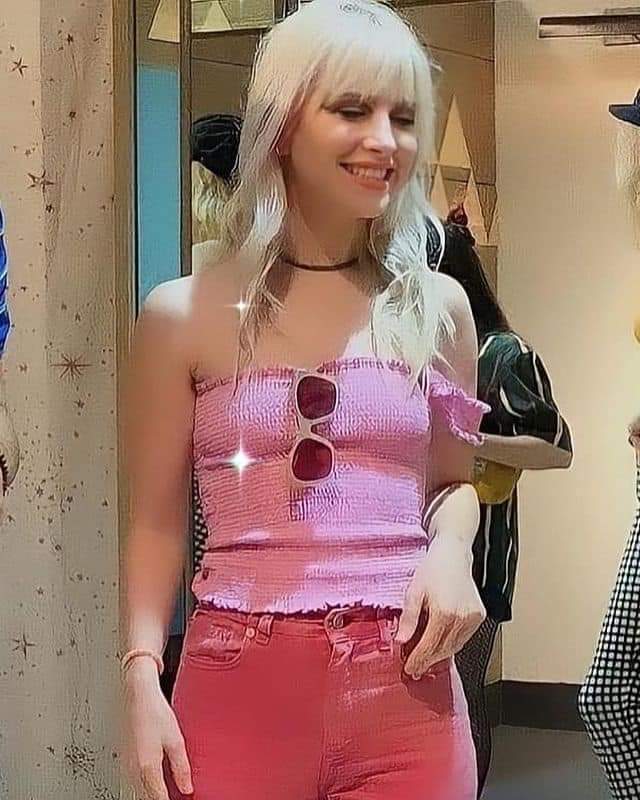 donagustin90's tweet photo. Happy birthday to My Queen hayley williams! ❤️ 

Happy 33th Birthday to my inspiration, my idol, my hero... Hayley Nichole Williams. You are an inspiration to me! You mean so much to us Hayley! You taught me to stay strong, stand up for what's right and live life to the fullest! https://t.co/yGRd4Rr0xE