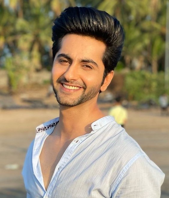 SpyKaParivaar's tweet photo. #TWSpyExclusive
#NayaAagazNayaAndaaz
#ShaanMishra Replaced #GauravSareen in #AzadTV's #Lovepanti!..
#GauravSareen Had Already shooted his last episode on 17th December 2021!..
Which had telecast Last Week..
#TellywoodSpy #TWS4You https://t.co/0WYIfFfSTT