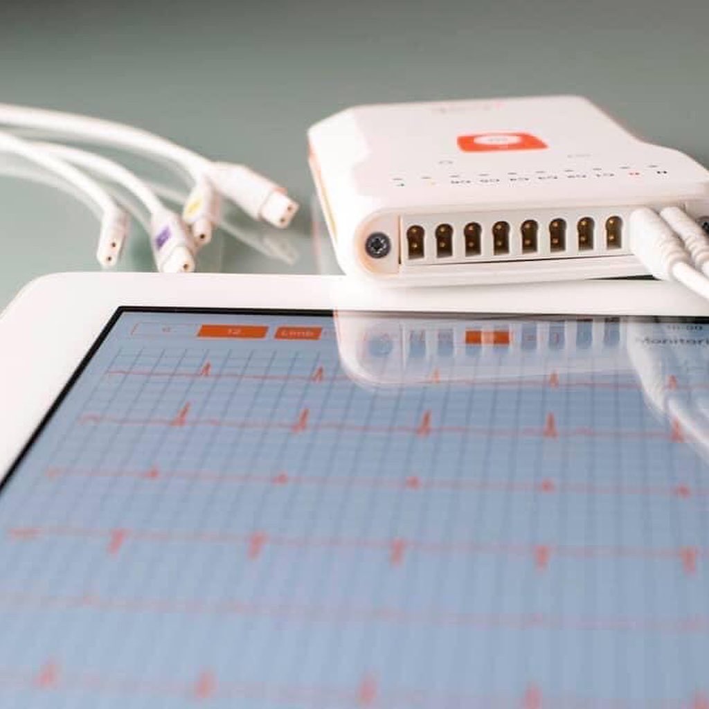 MedboxSal's tweet photo. Deals Closed by the end of the Year Have a Better Taste. 

Today we delivered the Smartest available ECG.

We now have 10 of the most prestigious Cardiologists &amp; ER Doctors equipped with our full fledge Smart 12-Leads ECG. (Pocket Size) https://t.co/EwefhrlvSq