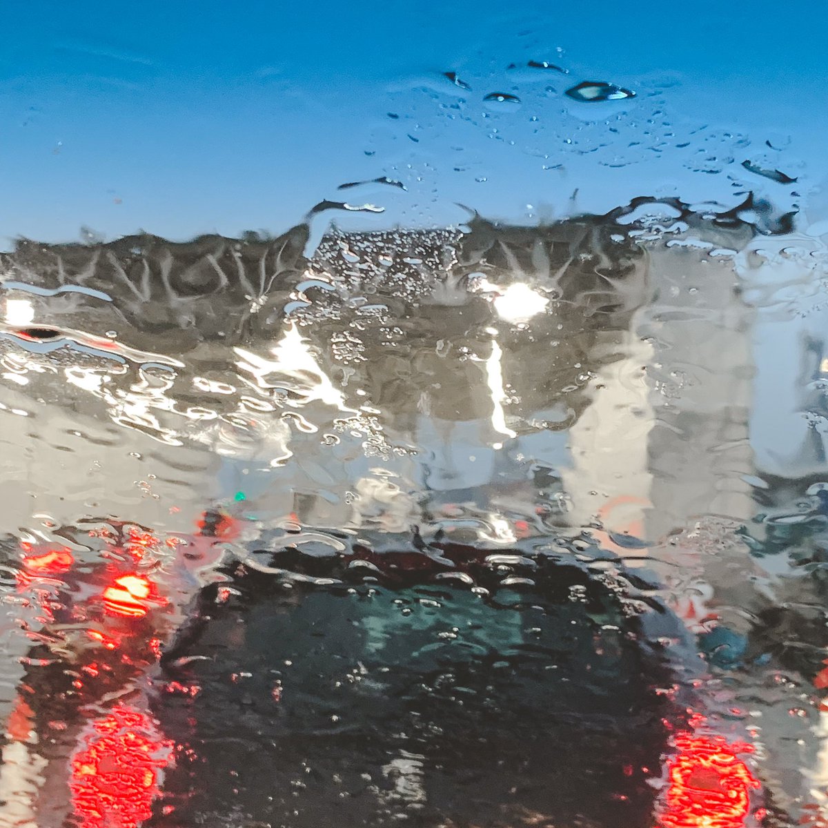 LangloisPhoto's tweet photo. @DrNicolaBrink your team are amazing working in this horrible weather thanks to them all #covid #covidtesting #guernsey https://t.co/AjfGsoPoKi