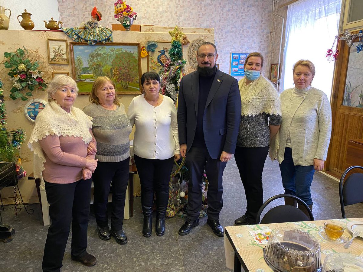 Поздравил сотрудников  <a href="/miloserdie63/">Салон МИЛОСЕРДИЕ</a> с наступающим Новым годом🎄Сотрудники как всегда организовали тёплый приём: чаепитие и новогодний столик🍊
 Поблагодарил за работу, которую они выполняют уже на протяжении многих лет, и пожелал фонду успехов🙏 #Самарскийрайон