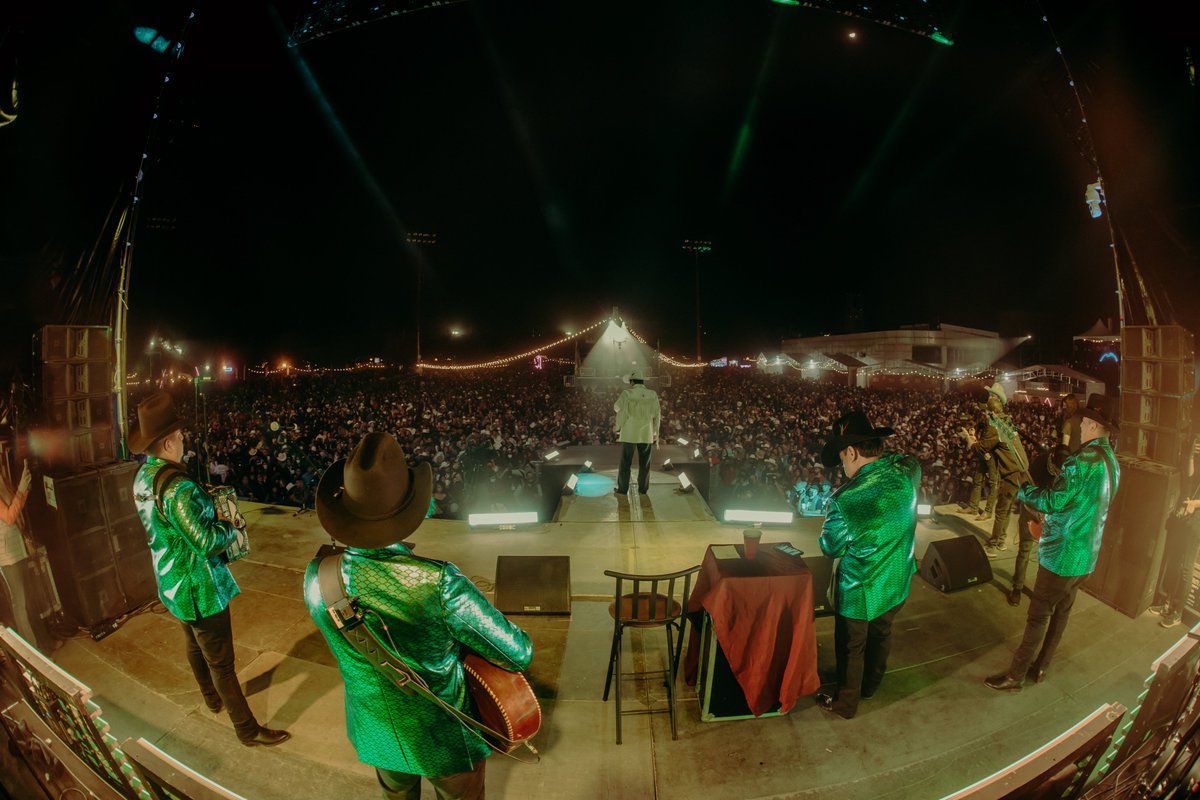 NortexFestival's tweet photo. ¡Bonitaaa! Fue el grito de batalla del #LaloMora El Rey de Mil Coronas en #Nortex2021 🤠👑 https://t.co/NmhIEMltvL