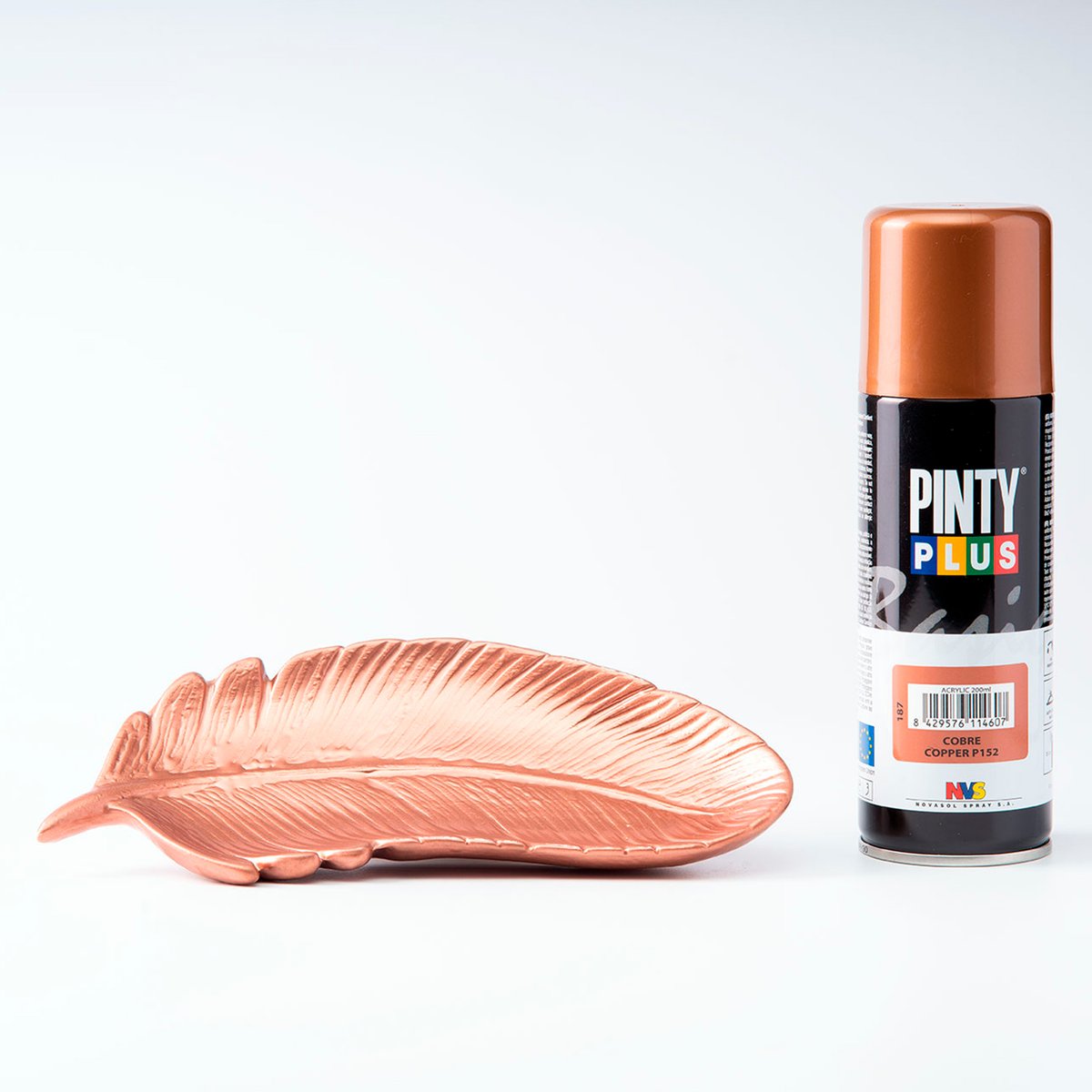 novasolspray's tweet photo. No dejes de pintar estas fiestas con los colores más brillantes. Oro, Cobre o Plata. ¿Conque te quedas? Pintyplus Basic te lo pone fácil. Busca tu tienda más cercana en nuestra web

#spraypaint #pintura #spray #DIY #homedeco #decoracion #sprayoro  #40añoscontigo https://t.co/ljtGCcetpt