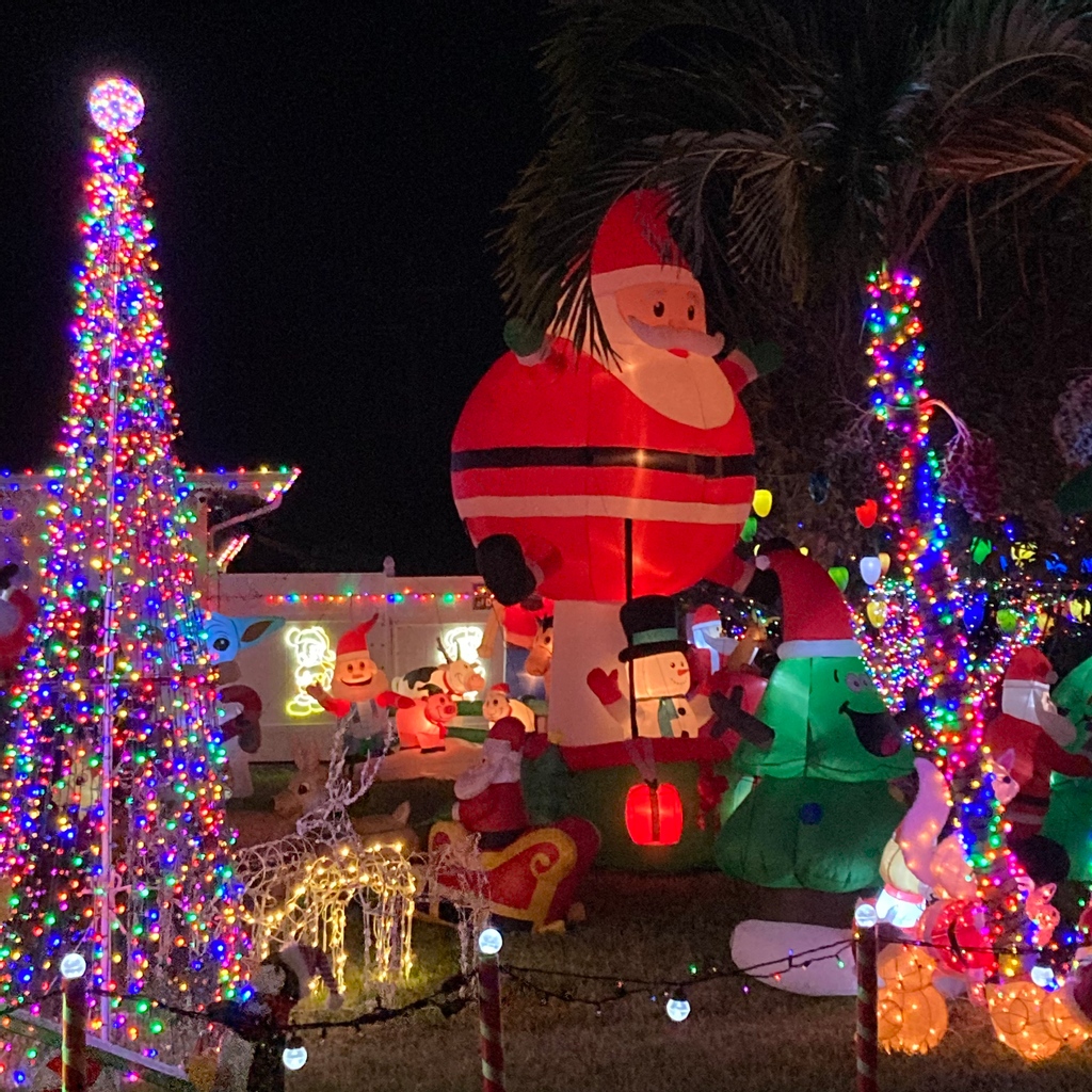 swflpix's tweet photo. Cape Coral Lights: Santa And Friends

#capecorallights #floridalights #christmaslights #christmasdecor #christmas #capecoral #southwestflorida #florida #floridalife #swflpix https://t.co/rHhV1suZ3D