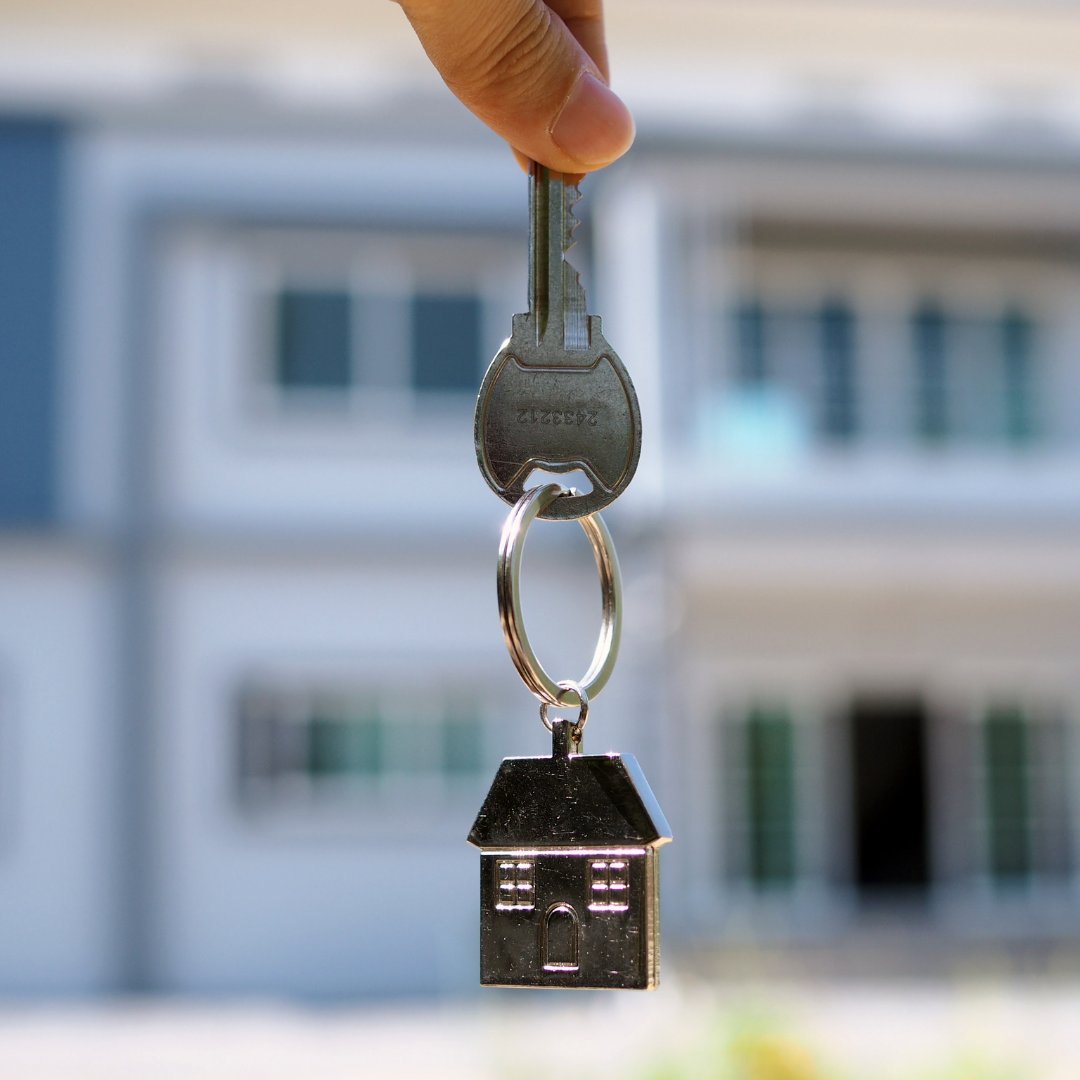 RapidKey's tweet photo. Are you a new homeowner? It is highly recommended by both realtors and local police that once you move your family into a new home that you have all the locks on the residential property rekeyed immediately! Call us at (612)-370-0222  to get a quote! https://t.co/biFS9N7fMN