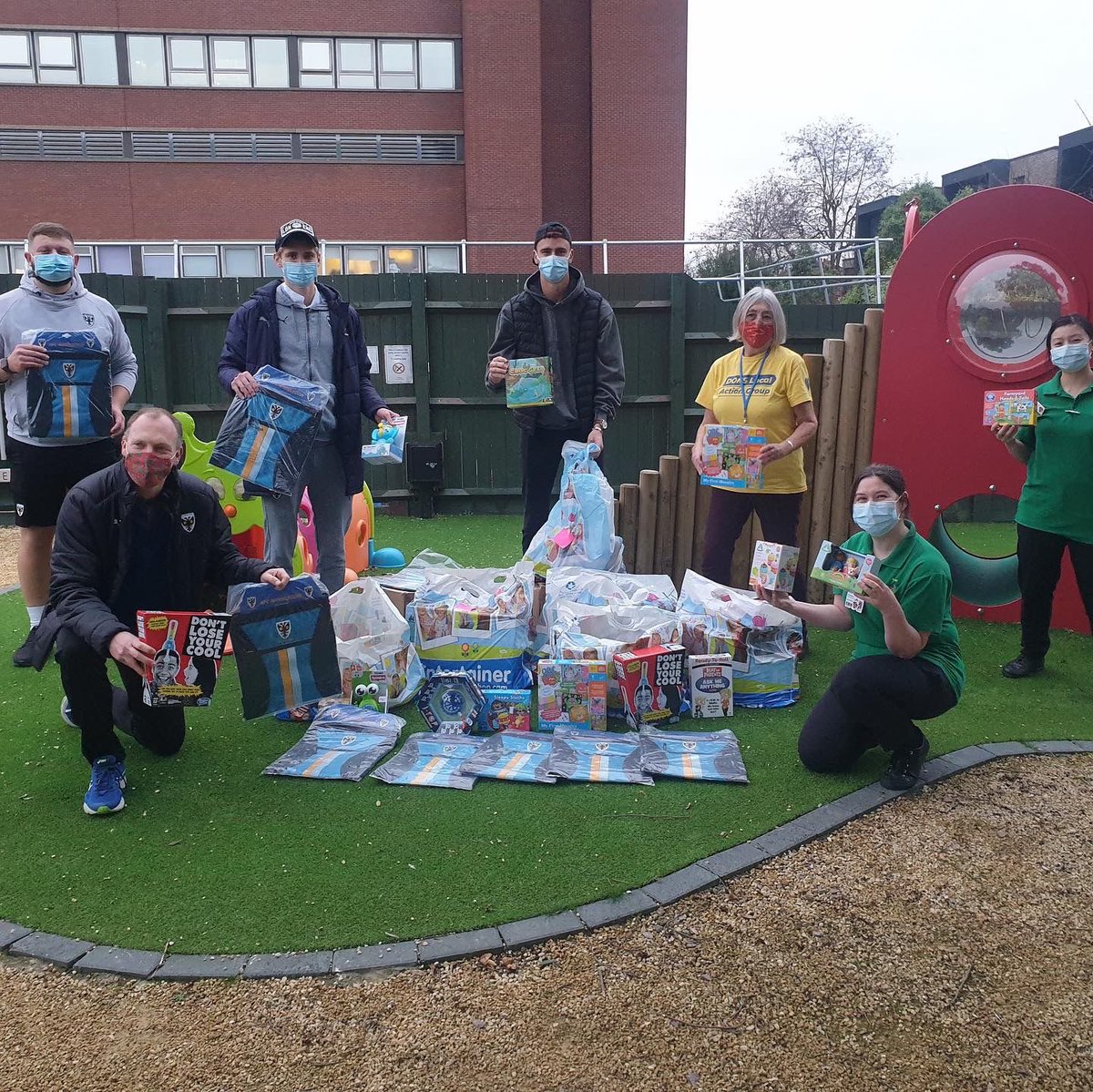 DonsLocalAction's tweet photo. Over the last couple of weeks, we’ve been able to donate over 300 toys to local hospitals all thanks to the generosity of our communities.

A massive shout out to @Morrisons Wimbledon &amp; @CHoldenSW19 for running a toy drive and helping us put smiles on kids faces 💛💙 https://t.co/ftVEgb38bc