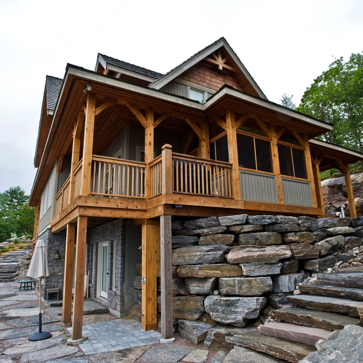 discoverydreams's tweet photo. Take a tour of Rockwood! This home with a view is stunning – we know you'll think so too! For more information on our custom plans, visit our website: https://t.co/TDwEXfZ6Po #timberframe #timberframehouse #timberhome #timberconstruction #woodhouse #loghome #loghouse https://t.co/iwyEfjujYJ