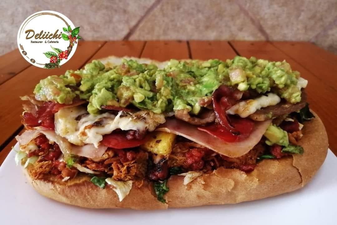 MenuAcapulco's tweet photo. Comienza con una torta de Deliichi para que su semana empiece con la pancita llena y el corazón contento 👌🏽😅.
📍 Ubícalos en Avenida Universidad #Acapulco
Descarga #MenuAcapulco en tu celular 📲 para ver ofertas exclusivas de tus restaurantes favoritos. https://t.co/RVSaSnq04u