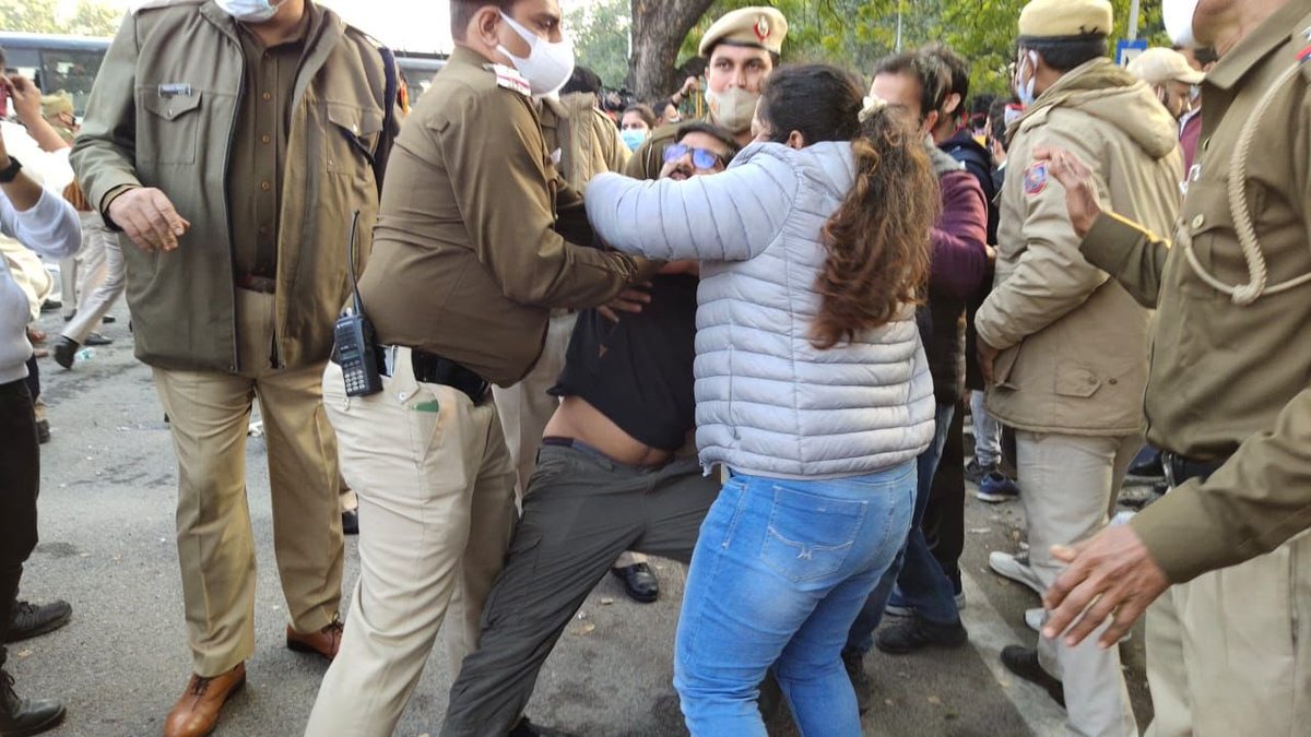 DrRohitkumar100's tweet photo. #ExpediteNEETPGCounselling2021
This is such a shame.. This is just horrible. What are we asking for? We don't need thalis or diyas all we are asking for is our rights.
#ExpediteNEETPGCounselling2021 https://t.co/VAhjPPN0HU