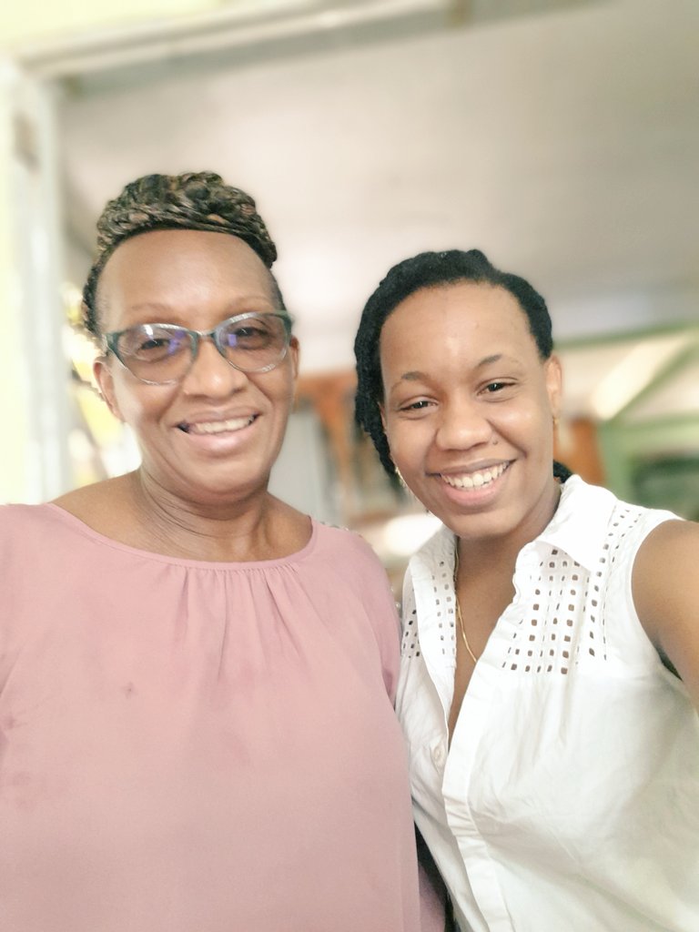 iZaki_IV's tweet photo. Family can't hide.
My mummy,
My auntie 
My niece (she has so much of my personality. 🤭😒)
And me.
#oneface https://t.co/NlXCnfEEsW