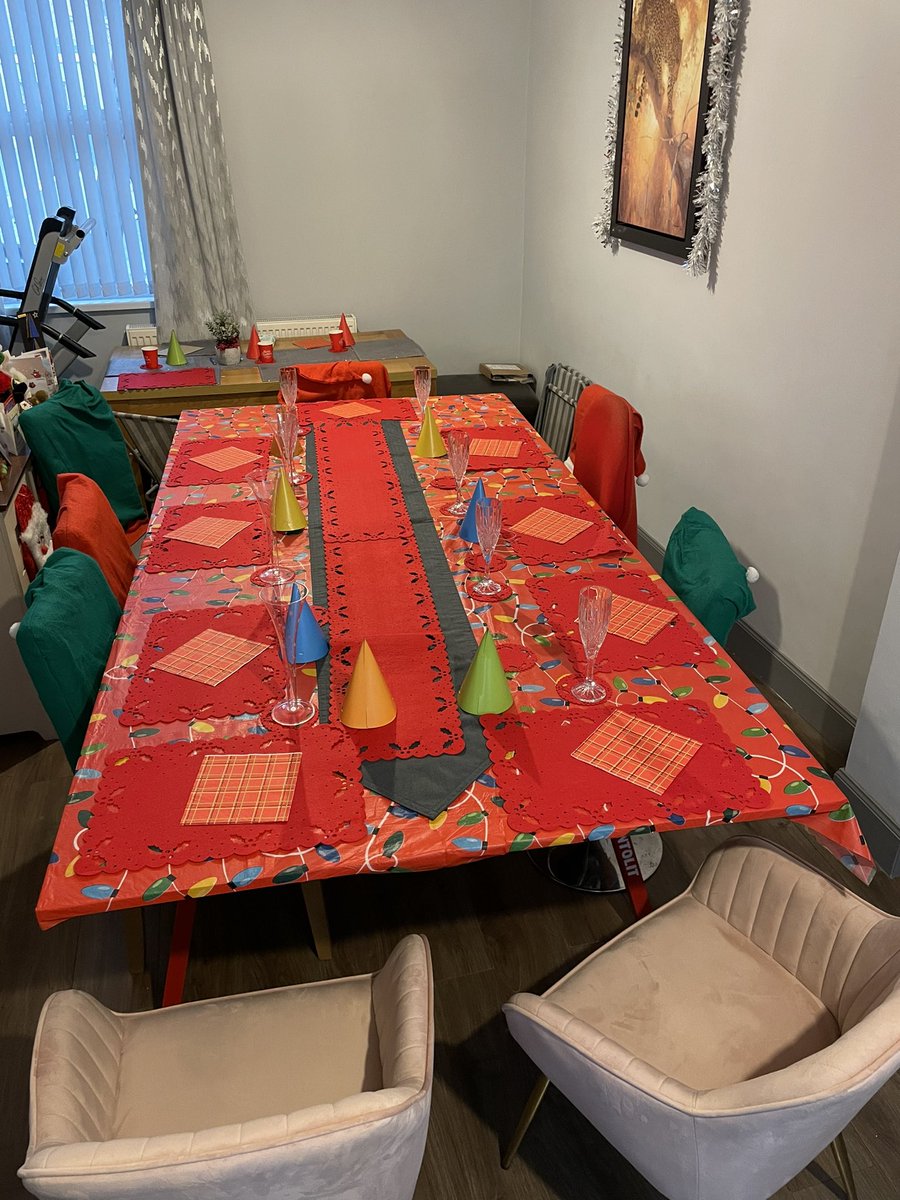 aoclements's tweet image. One advantage of being a large format tile installer, I used my @BrevetiMontolit table one to make a bigger table to sit everyone around for Xmas dinner