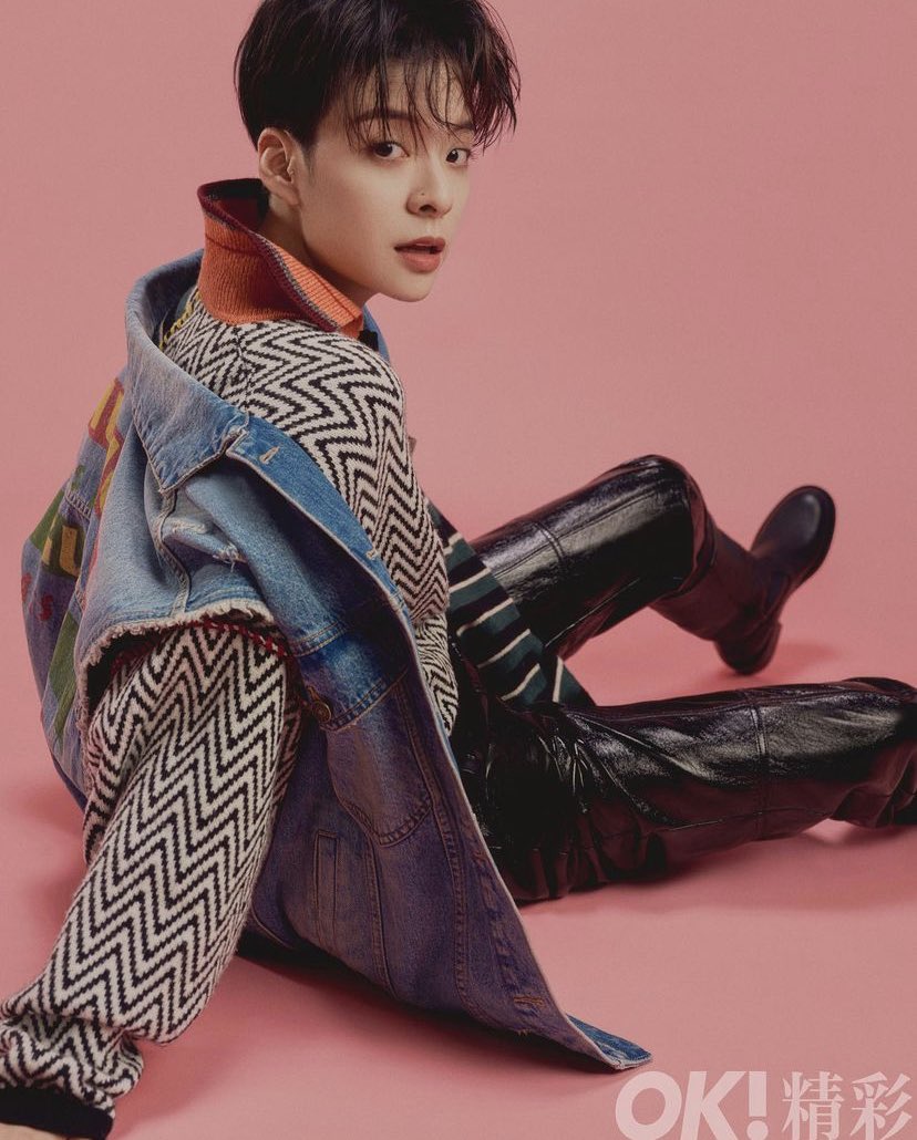 MillerPRNews's tweet photo. #MassiveMonday Attention all #AmberLiu fans! ✨ Check out @amberli on the cover of #OkMagazineChina 😍 make sure you grab a copy and tag us! #MPRclient https://t.co/ZNzyLatFG4