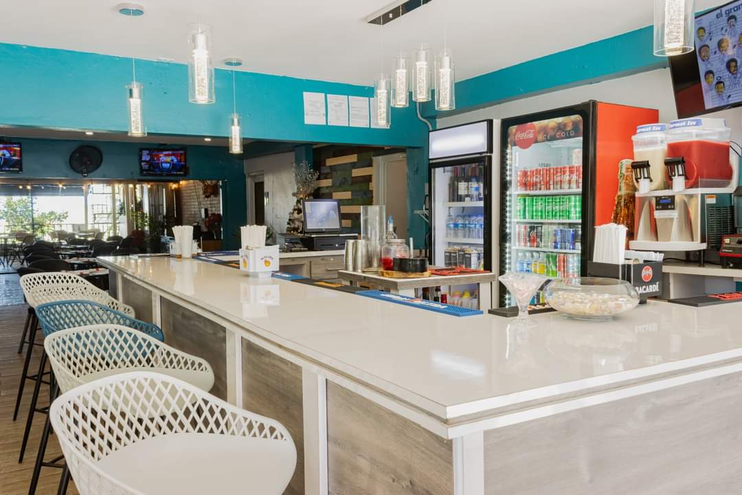 EdelweissRestPR's tweet photo. Hoy estamos pa' comer afuera y darnos un traguito.  
¡Te esperamos!🍹🧉 

📲 787•355•0888  
⏰ L a D 10:30AM - 10PM   
📍 Kiosko #38  
🐶 Somos negocio pet friendly 
🧴Usar hand sanitizer al entrar al restaurante   
😷 Se requiere uso de mascarilla hasta sentarse en la mesa https://t.co/DMh0FQyiuo