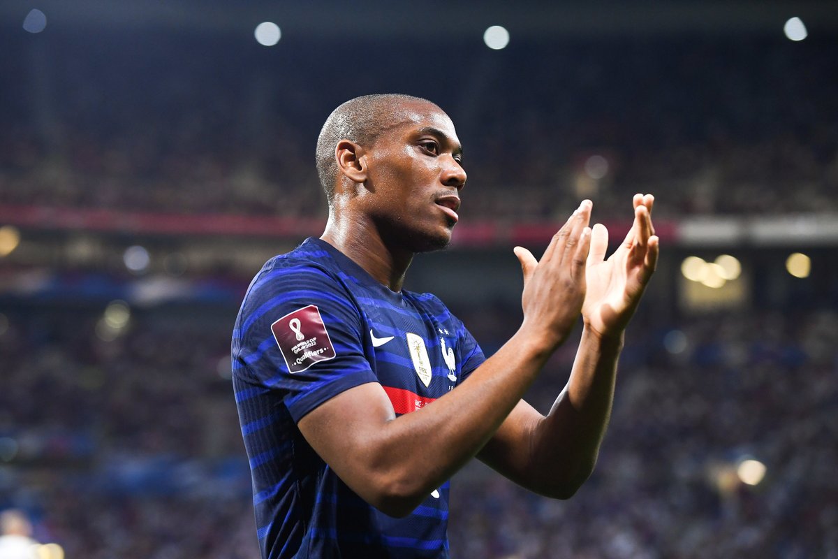 ActuFoot_'s tweet photo. 🔴 Manchester United songe à prêter Anthony Martial à l'OM pour négocier la signature de Boubacar Kamara.

L'idée est d'inciter Marseille à négocier avec MU, plutôt que Newcastle.

(@marca) https://t.co/ua3VZH1iBC
