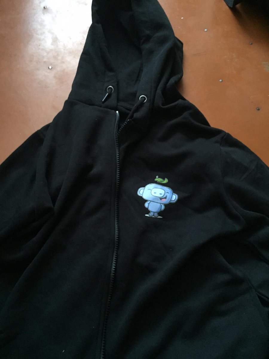 suwuangie's tweet photo. I got a custom #wumpus jumper with the Angie text on the back. #Discord  #trendingbeauty https://t.co/D6rG8kck8k