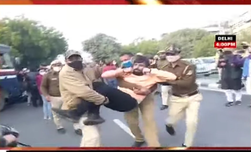 Dr_Prince_Kr's tweet photo. "मारो इन सालों को और बस मे बिठाओ " Now thats a way to treat the doctors, so called #CovidWarriors of our country. 
Proud of my country, India. 
Thankyou people....
#ExpediteNEETPGCounselling2021 #DoctorsProtest #DelhiPolice @PMOIndia @boneteacher @docrohan @IMAIndiaOrg @RIMSJDA https://t.co/Fr6kwlW0fy