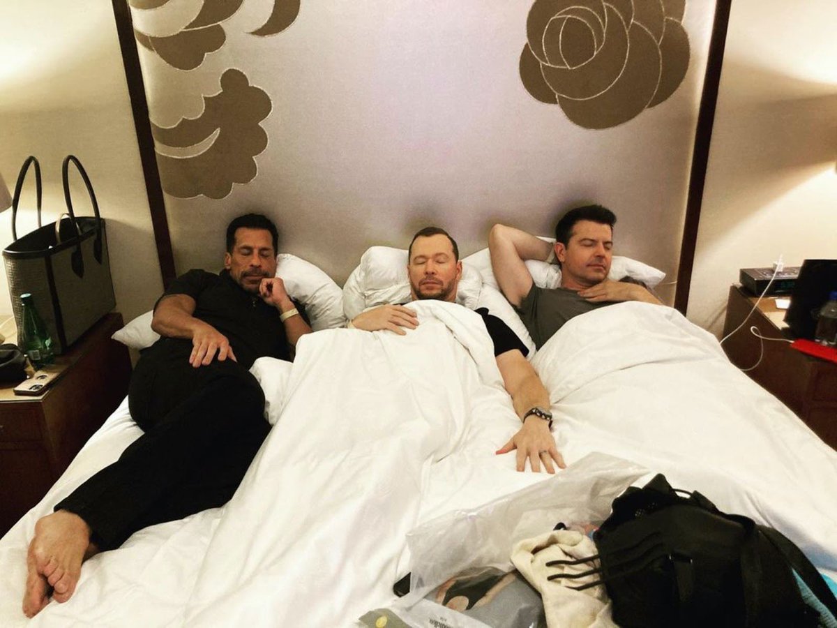 NKOTB's tweet image. Hope everyone had a wonderful holiday!! If you need us, we’ll be over here relaxing our way through the end of the year 😴