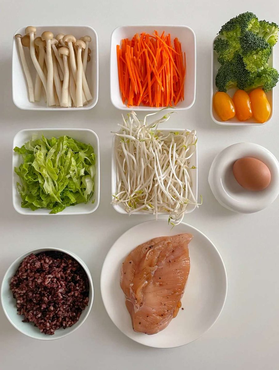 IMJEE2's tweet photo. Make a fitness meal!🤗🤗🤗
#Fitnessmeal #delicacy #nutrition #vegetables #chickenbreast https://t.co/XWZj42nfff