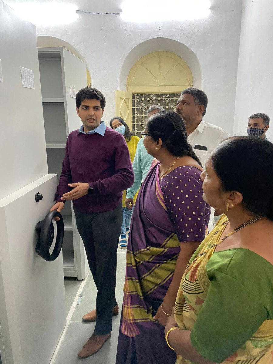 જિલ્લા પંચાયતનું રેકોર્ડ પણ મહેસુલી રેકોર્ડની જેમજ વ્યસ્થિત, સુચારુ અને કાયમી રીતે સચવાઈ રહે તેના ભાગરૂપે ડાક બંગલે કુલ ૫ રેકોર્ડ રૂમ બનવવામાં આવ્યા અને માનનીય પ્રમુખશ્રીના હસ્તે ઉદ્ઘાટન કરવામાં આવ્યું. <a href="/pkumarias/">Pankaj Kumar</a> <a href="/iArvindRaiyani/">Arvind Raiyani</a> <a href="/vmittra/">VIPUL MITTRA</a> <a href="/skumar_76/">Sandeep Kumar</a> <a href="/CMOGuj/">CMO Gujarat</a> <a href="/DDNewsGujarati/">DD News Gujarati</a>