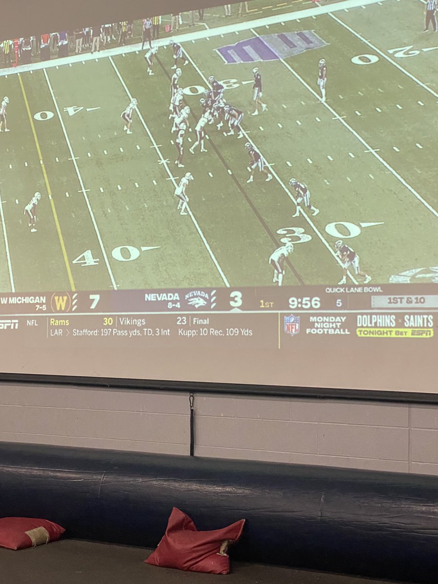 CoachNoon45's tweet photo. Got the bowl games on while you train! #visualization #visualizeandattack https://t.co/JEHGaW4CdE