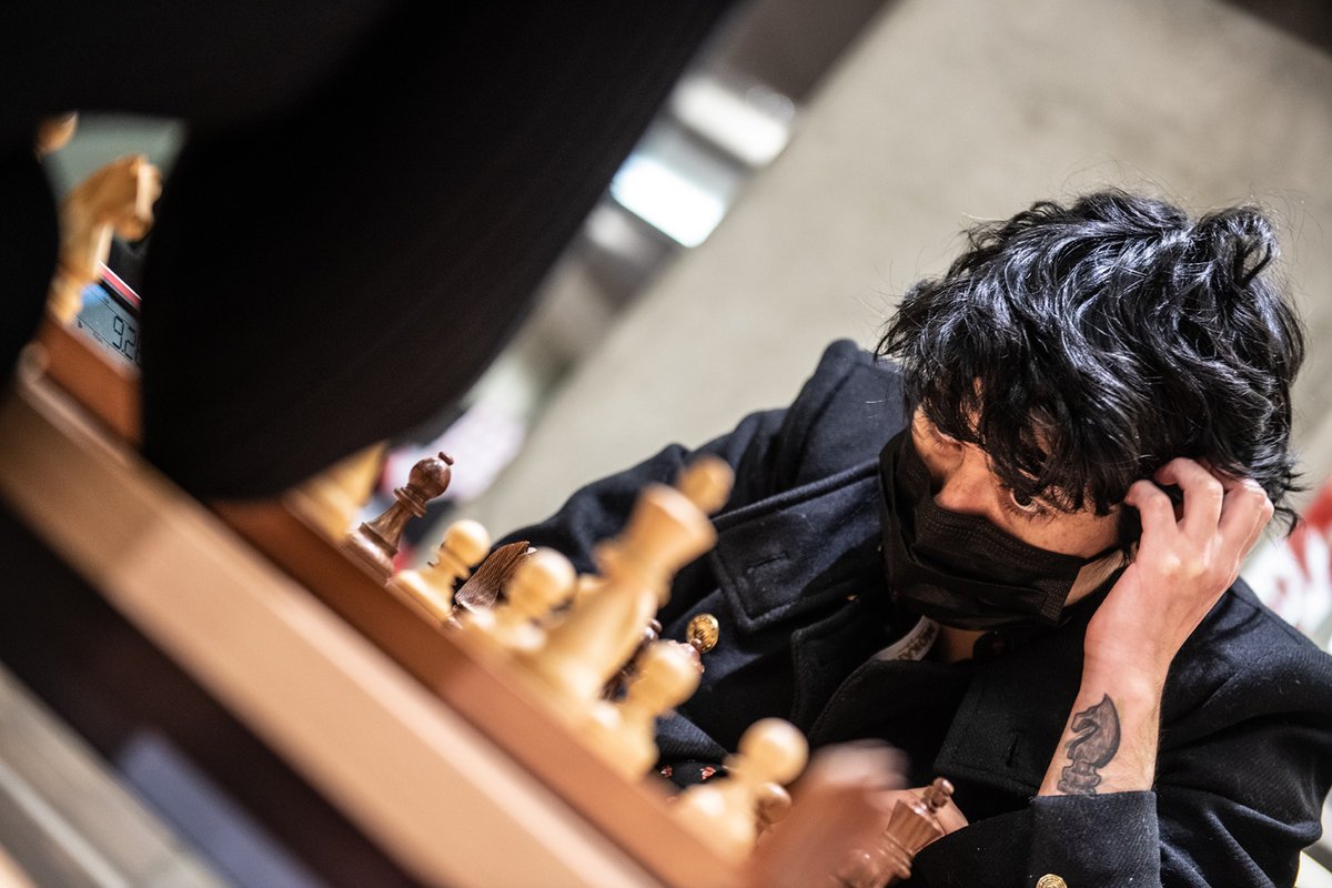 FIDE_chess's tweet photo. Beware! Some players keep extra knights under their sleeve! #rapidblitz 

📷 WGM Carla Heredia @HerediaCarla from Ecuador, pictured by David Llada https://t.co/IVspEnXe04
