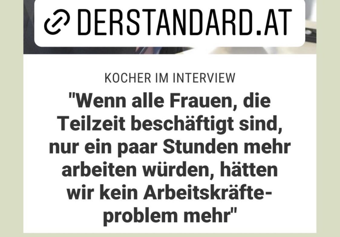 LiliHoliday's tweet photo. Wenn ich kürzlich dabei gefilmt worden wär, wie ich den Popsch einer Ministerkollegin bei der Licht ins Dunkel-Gala filme + für eine Partei Minister bin, die das Recht auf Nachmittagsbetreuung verhindert, wär ich eher vorsichtig mit so zynischen Kommentaren in Richtung Frauen. https://t.co/GGa4BjCciW