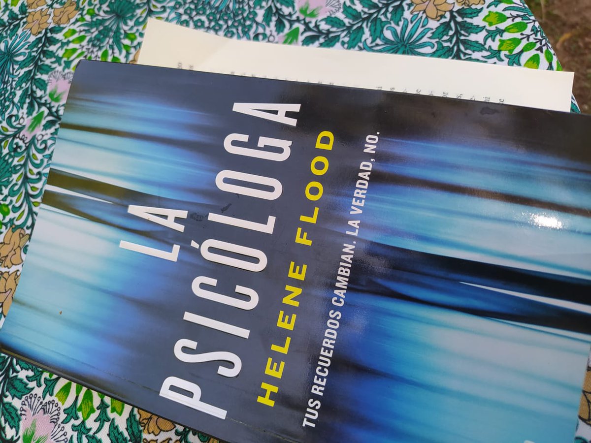 menendezflora's tweet photo. Hola @edit_planeta compré hace menos de un mes este libro, en @AteneoYenny y se me desarmo! Con lo que cuestan... Media pila... 🙄 https://t.co/gcJGr1Lq5d