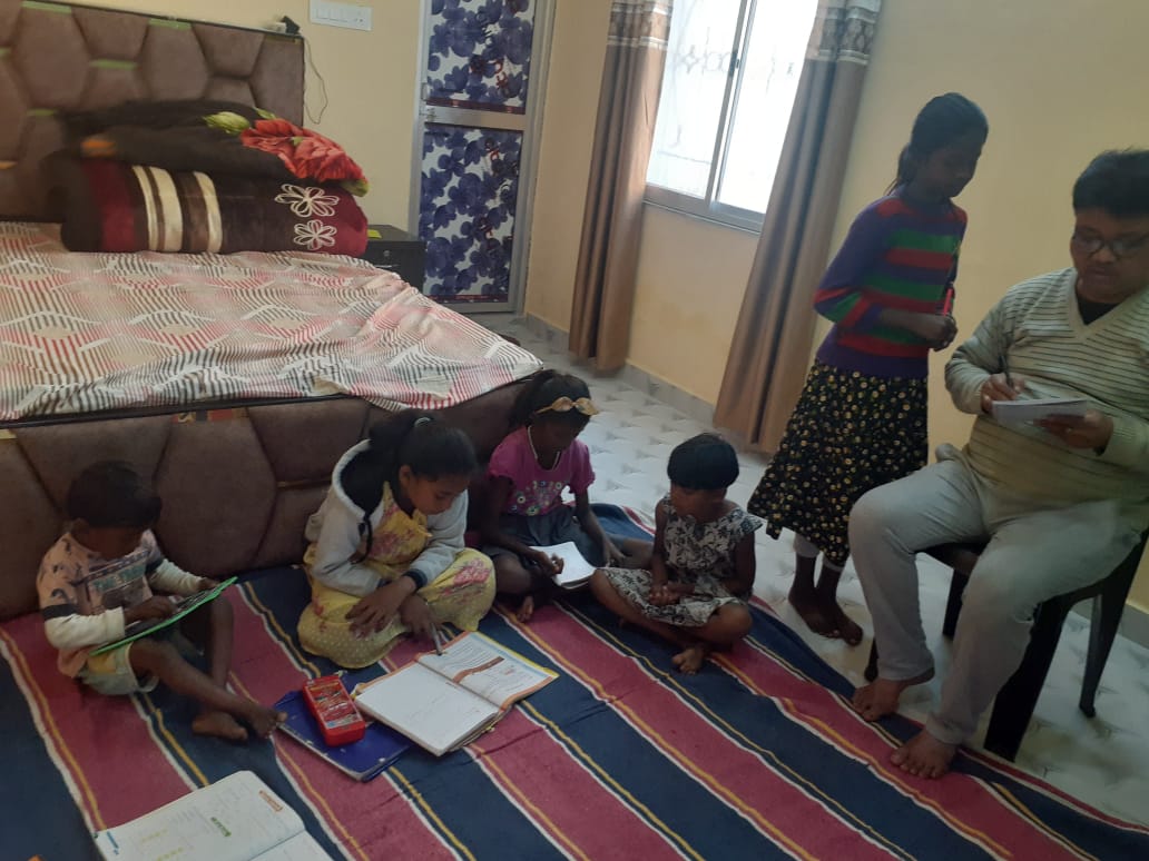 saathfndn's tweet photo. #saathfoundation@Ranchi
Our regular free education class/Maths class@Sunil singh ji ,Ranchi🙏
#saathfoundation #FreeEducation #FreeEducationClass #helpinneed #helpinghands #helping https://t.co/XMCmLlLL3v