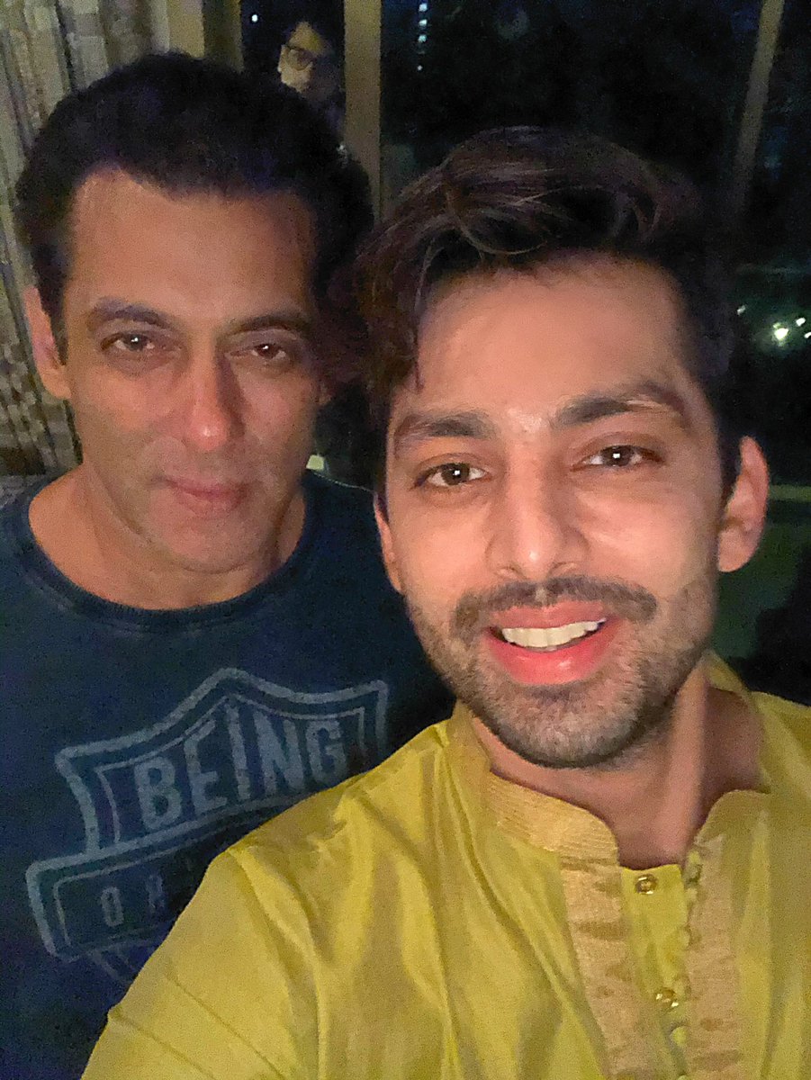 himanshkohli's tweet photo. Happy Bday @BeingSalmanKhan sir ❤️
Love and regards always 

#BhaiKaBirthday #HappyBirthdaySalmanKhan https://t.co/UhiVQEjUE1