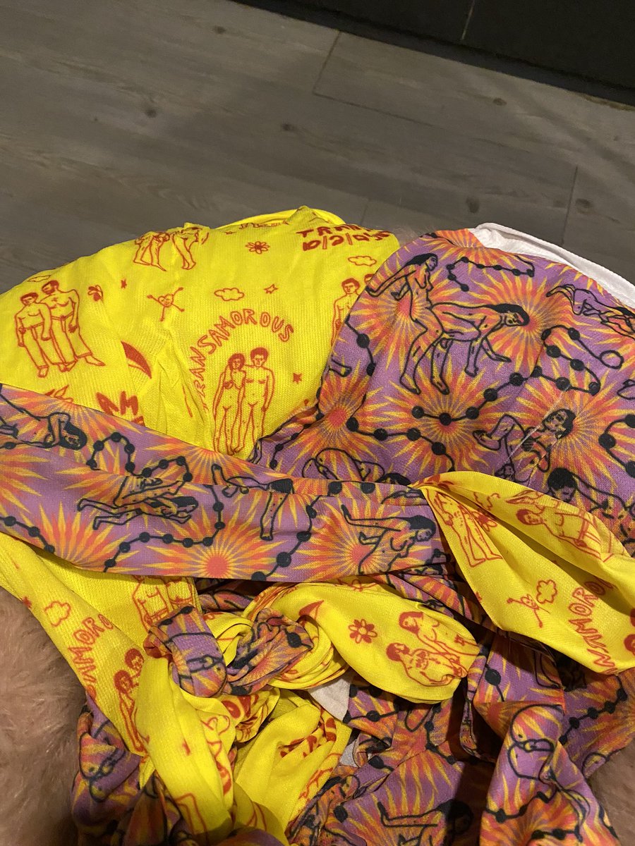 MATIGONZALEZGIL's tweet photo. PARA ESTE 31 DE DICIEMBRE se le tiene la media pantalón amarilla con rojo para la suerte y el amor; y la media con colores de chacras que liberan la sexualidad y la mente para que tenga pasión sin prejuicios. #transamorous https://t.co/1PytSgoY6f
