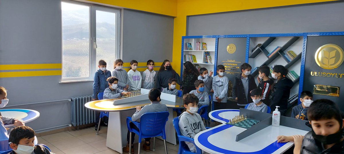 İl Milli Eğitim Müdürümüz Murat Yiğit, Tekkeköy Belediye Başkanı Hasan Togar'ın girişimleriyle hayırseverler tarafından Kütüphanesiz Okul Kalmasın Projesi kapsamında okulumuza kurulan kütüphanenin açılışını yaptı. <a href="/tcmeb/">Millî Eğitim Bakanlığı</a> <a href="/zulkifdagli/">Doç. Dr. Zülkif Dağlı</a> <a href="/samsunmem/">Samsun İl Milli Eğitim Müdürlüğü</a> <a href="/gokhanmurat1/">Murat YİĞİT</a> <a href="/Ahmetykaya/">Ahmet Yalçinkaya</a>