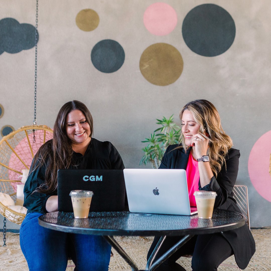 CGM_Studio's tweet photo. It’s Monday, time to get things done before the New Year! Get your finances in order, call your tax professional, get those 1099s prepared and get organized. Don’t wait! Use this week to get it done so you can enjoy the end of the year festivities!!!  
📷: @bellacreativeps https://t.co/001PO6sBPS