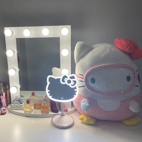 Impressions Vanity for Hello Kitty LED Rechargeable Makeup Mirror