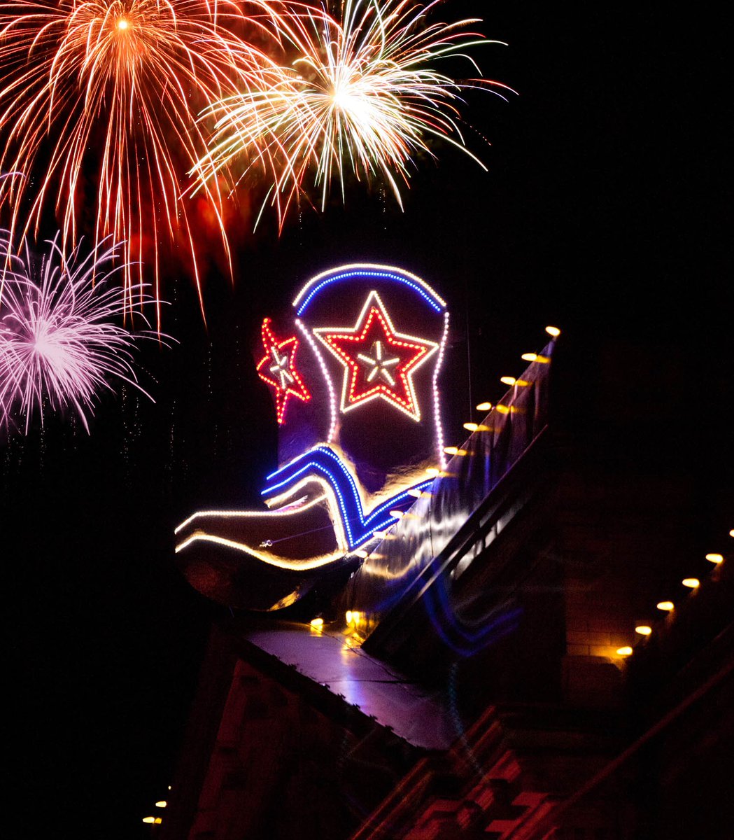 prescotttour's tweet photo. 𝙄𝙊,𝙊𝙊𝙊+ 𝙀𝙭𝙥𝙚𝙘𝙩𝙚𝙙 𝙖𝙩 𝘽𝙤𝙤𝙩 𝘿𝙧𝙤𝙥
Arizona's Official Christmas City takes us into 2022 🎉
#VisitPrescott #VisitArizona
👢#BootDrop #Arizona #HappyNewYear https://t.co/tNey97DEdk