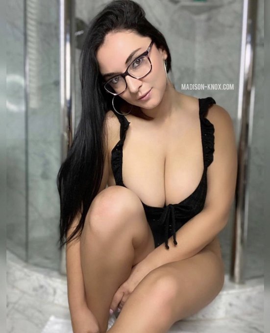 Watch Madison Knox 👑's leaked NSFW photo on TwXstars