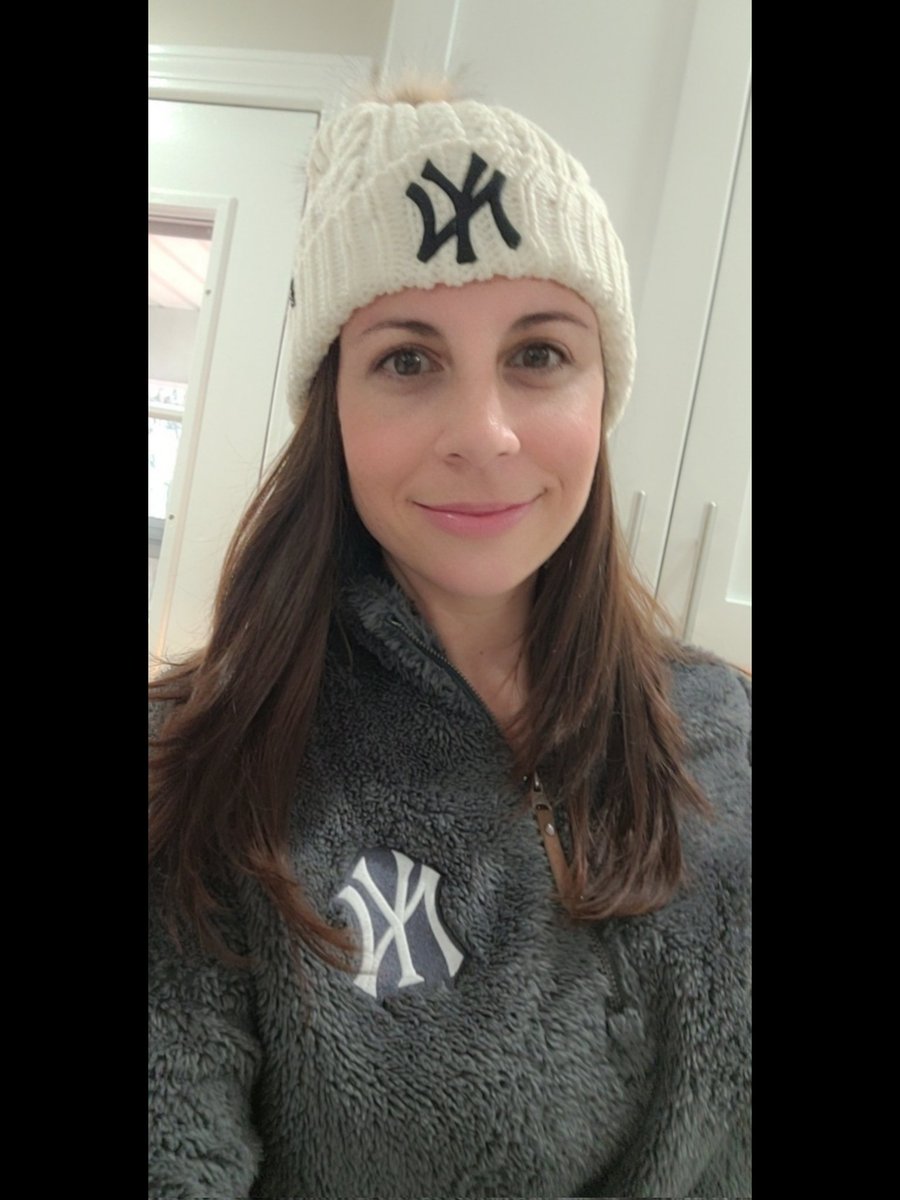 Going to run errands in my new Yankees gear ✌