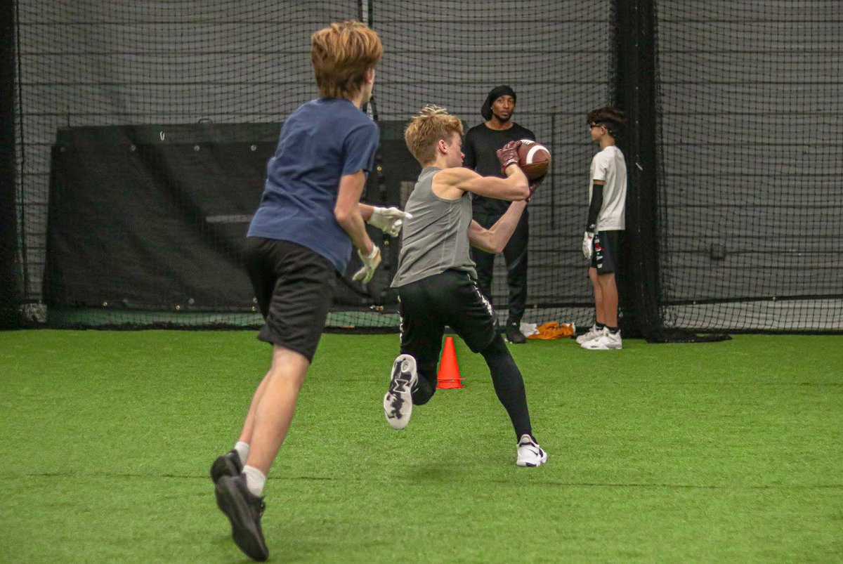 StevieJohnson13's tweet image. His dad was the head trainer taking care of me when I played in SF. 

He was 5years old then, now he’s 13 and I’m grateful to be able to teach him how to be a #SpaceCreator 🖤♻️ #HandleBizHaveFun #GoldBloodedBill