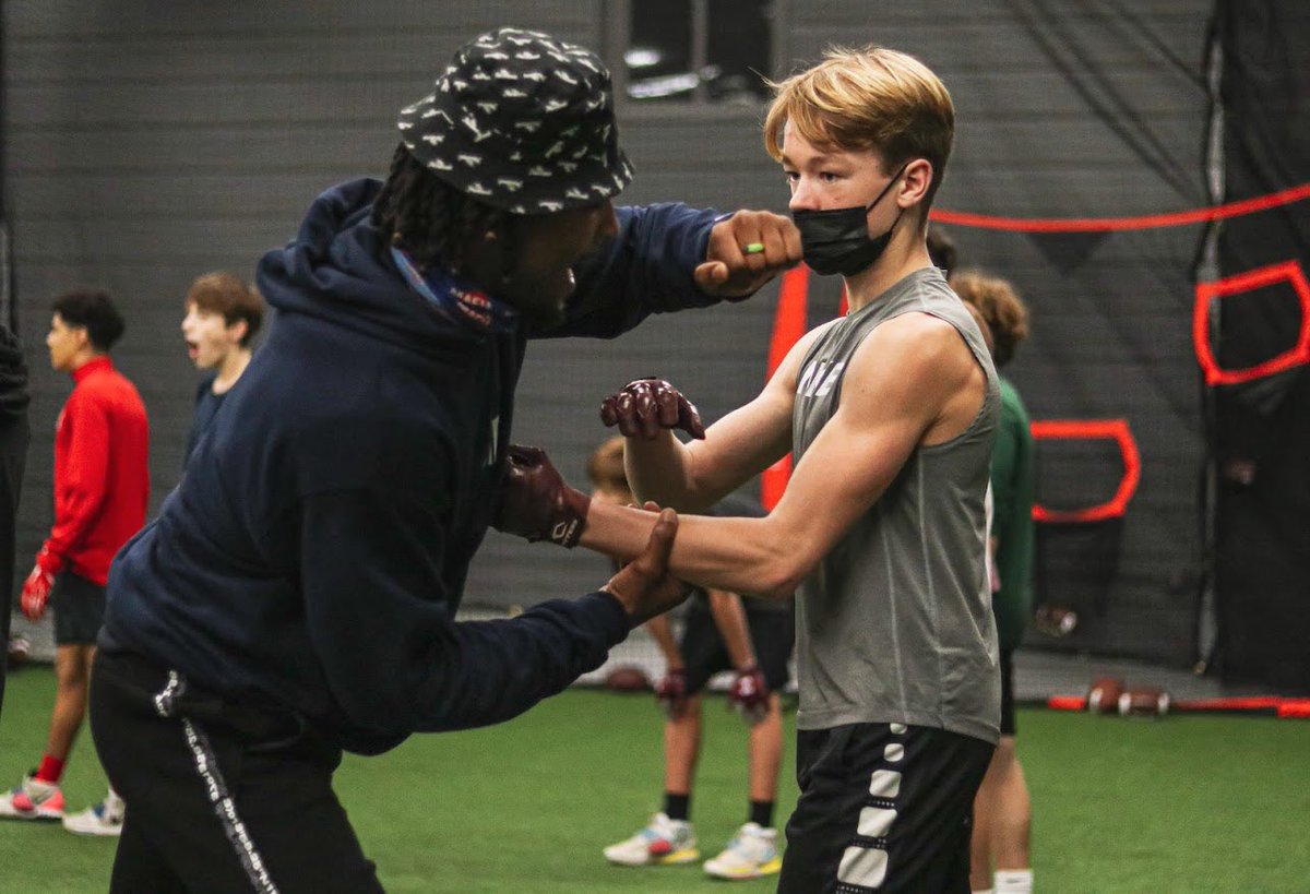 StevieJohnson13's tweet image. His dad was the head trainer taking care of me when I played in SF. 

He was 5years old then, now he’s 13 and I’m grateful to be able to teach him how to be a #SpaceCreator 🖤♻️ #HandleBizHaveFun #GoldBloodedBill