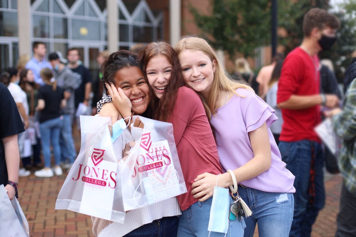 JonesCollege_'s tweet photo. You can still start Spring 2022 when it's convenient for you! With 3 different start dates in January for the spring semester, there's never been a better time to begin your journey at Jones! Visit https://t.co/0rOWg90ZDl for more information. #JCSpring #JonesBobcats #JonesFamily https://t.co/HlDwg6kdgd