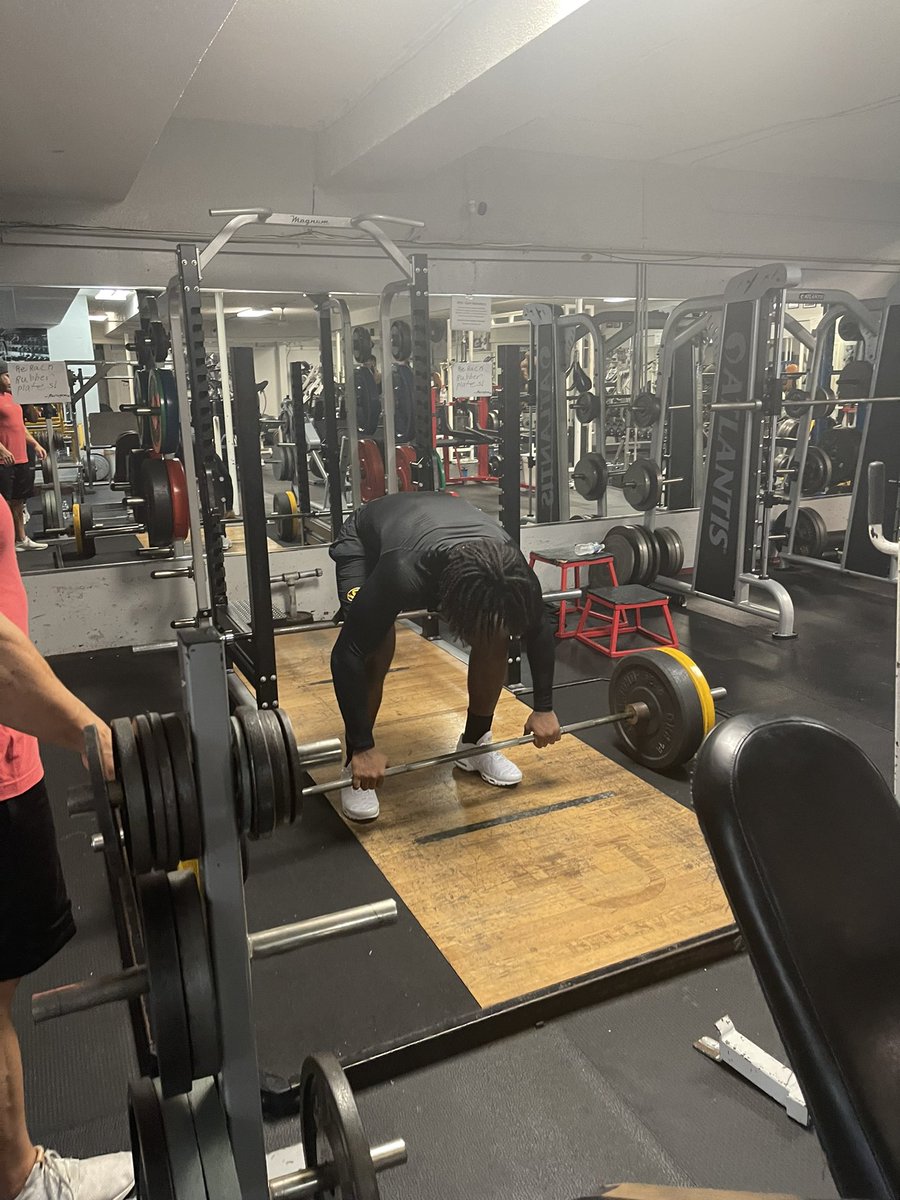 The GRIND don’t STOP 💯💯 <a href="/MizzouFootball/">Mizzou Football</a> <a href="/DLineGURU/">Coach AL Davis</a> #DLineZou #Mizzou
