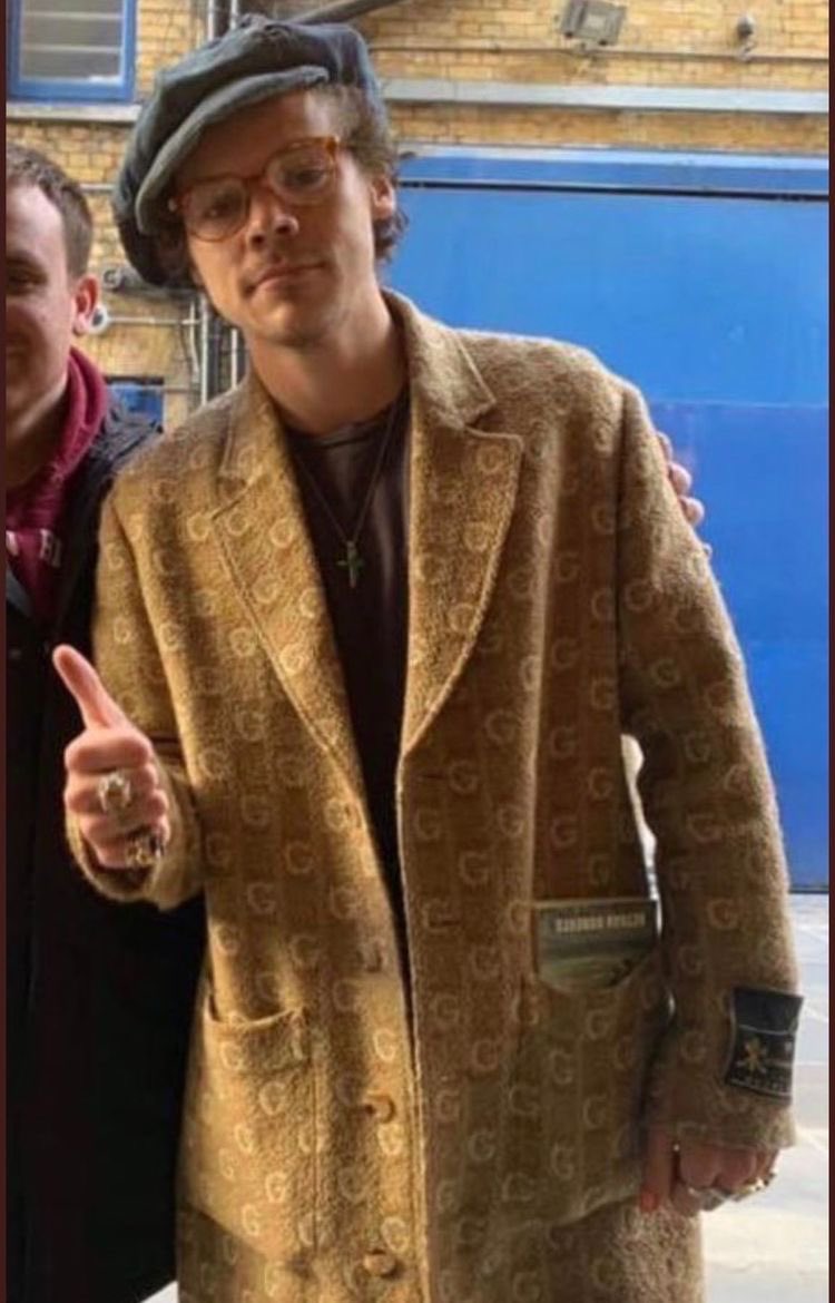moustachehrry's tweet photo. the fact that harry does actually wear glasses occasionally is so cute https://t.co/6Da9kKK2vh