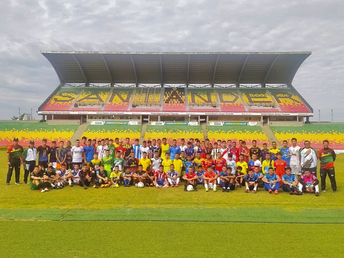indersantander's tweet photo. ¡Ya son 85 los jóvenes clasificados a la siguiente ronda del @Realityfutbolsa!

Una nueva jornada de selección se cumplió en la casa del equipo #Leopardo, el estadio Alfonso López, en el que 8 jóvenes consiguieron pasar a la próxima fase.

#SomosElGobiernoDelDeporte https://t.co/hO7xKAiAQj