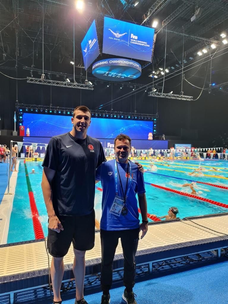 İzmirli milli yüzücümüz Emre Sakçı Dünya Kısa Kulvar 50 metre kurbağalama kategorisinde 24.95’lik derecesiyle DÜNYA REKORU kırdı🇹🇷

Tebrikler Emre🏊‍♂️👏